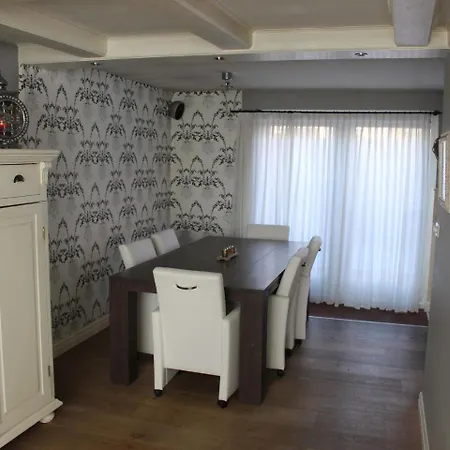 Alluring Holiday In With Terrace Hébergement de vacances Egmond aan Zee